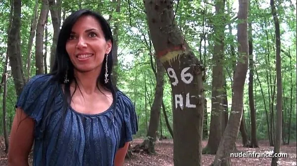 Sehen Sie sich insgesamt Die georgische Amateur-Milf trifft sich vor dem Analsex zu Hause in einem Wald Tube an