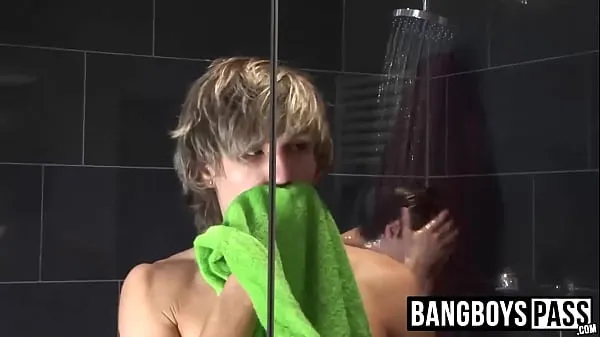 شاهد Cute twinks with huge pricks having hot sex in a shower إجمالي الأنبوبة