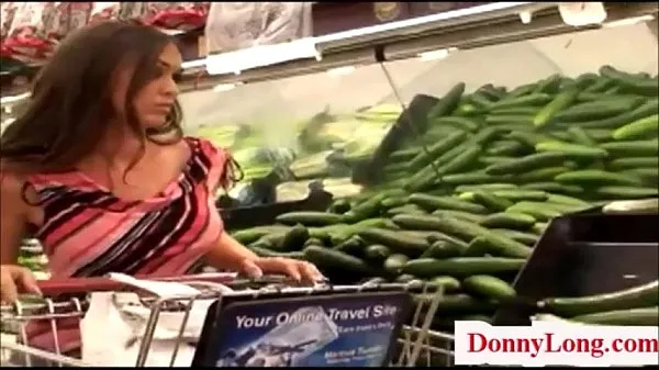 Donny Long picks up big titty attention whore wife at grocry store कुल ट्यूब देखें