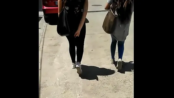 Δείτε συνολικά Young girl with big ass walking Tube