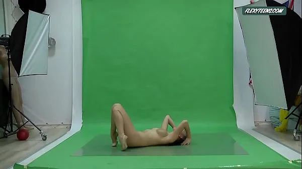 Watch Big boobs Nicole on the green screen spreading total Tube