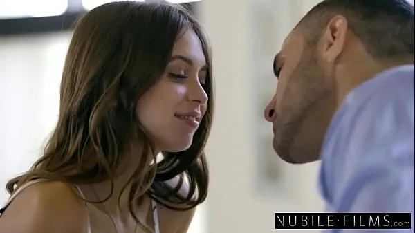 Přehrát celkem NubileFilms - Girlfriend Cheats And Squirts On Cock Tube