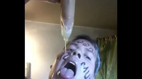 Přehrát celkem Faggot dripping with loads of cum from a condom Tube