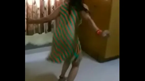 观看Indian sexy milf bhabi shaking her ass总管