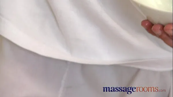 دیکھیں Massage Rooms Mature woman with hairy pussy given orgasm کل ٹیوب