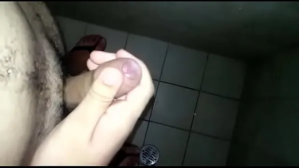 Se handjob in the bathroom i alt Tube