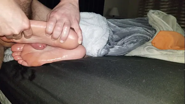 Xem tổng cộng Cumming on wife's feet ống