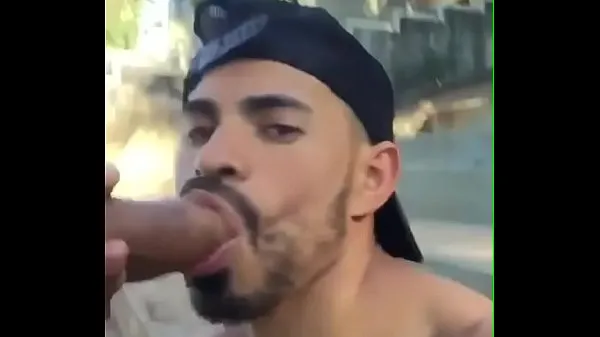 Přehrát celkem BLOWJOB AND CUMSHOT Tube