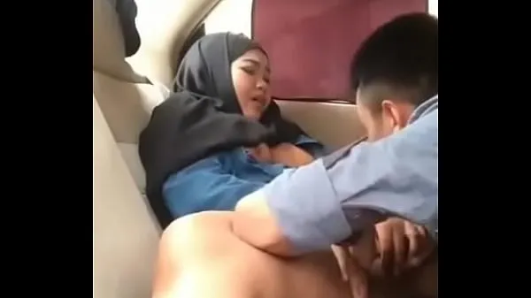 Tonton Hijab girl in car with boyfriend jumlah Tube
