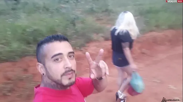 ENFIEI A PICA NA LOIRINHA NO MEIO DA ESTRADA EM PUBLICO (assista completo no xvideos RED toplam Tube'u izleyin