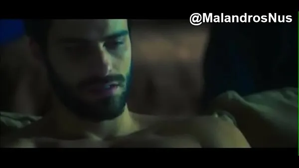 Ver El actor Lucas Malvacini masturbándose en la película tubo total