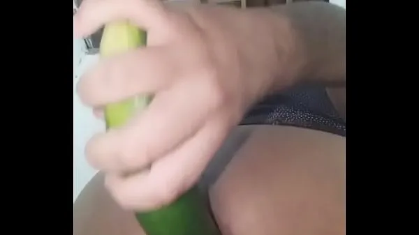 Sehen Sie sich insgesamt Sticking the cucumber in the ass Tube an