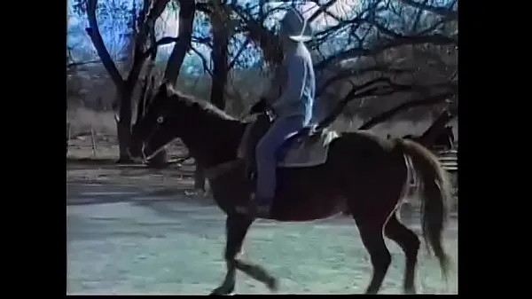 Bekijk Lusty cowboy with haired chest Frank Ruffner takes his friend John Michael to brown tawn totale buis