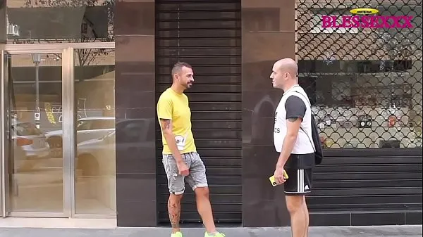 Assistir Koldo Goran transa com uma fã que conhece na rua tubo total