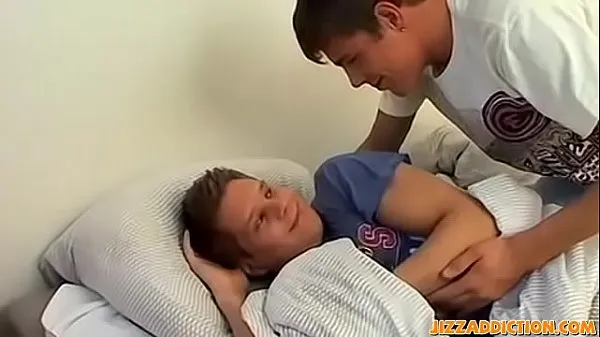 Xem tổng cộng Cute twink Michael Sipos hardcore banged after deepthroat ống