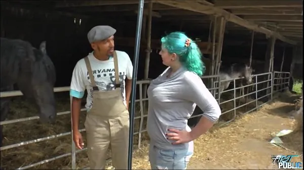 Sehen Sie sich insgesamt Mädchen mit großen Titten wollte reiten und ritt schließlich einen Schwanz Tube an