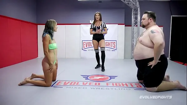 شاهد Mixed Wrestling Fight with Vinnie O'Neil wrestling newcomer Stacey Daniels and getting sucked إجمالي الأنبوبة