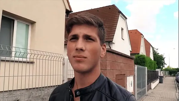 Sehen Sie sich insgesamt Sexy Twink beugt sich über Stöhnen, als er seinen Arsch für etwas Geld in der Öffentlichkeit hart gerammt bekommt - CZECH HUNTER 557 Tube an