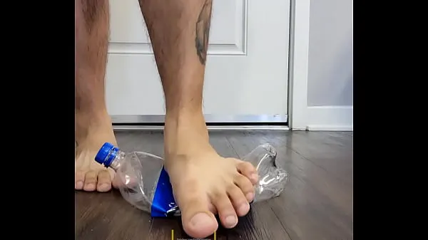 Přehrát celkem Foot crush fetish Tube