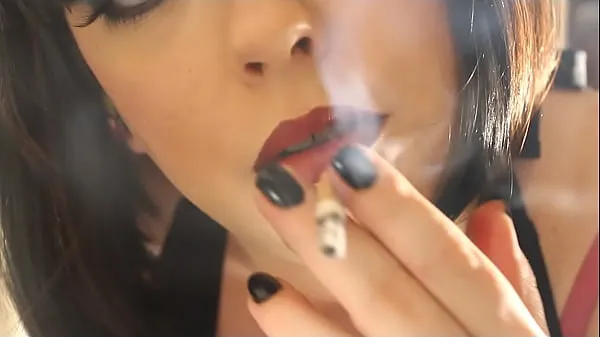 Ver Tetona británica bbw tina snua fuma un cigarrillo de corcho tubo total