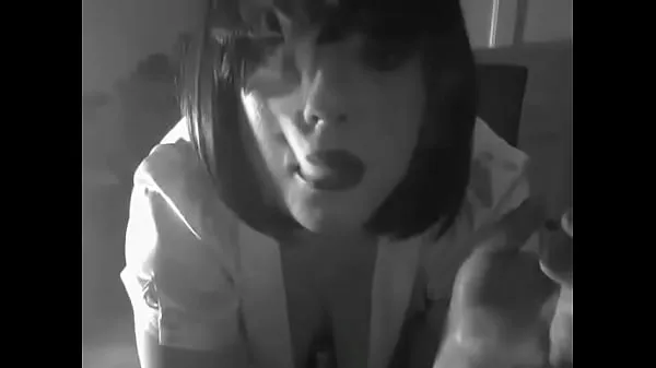 Katso Strict Mistress Tina Snua Smokes 2 Cork Cigarettes Tube yhteensä