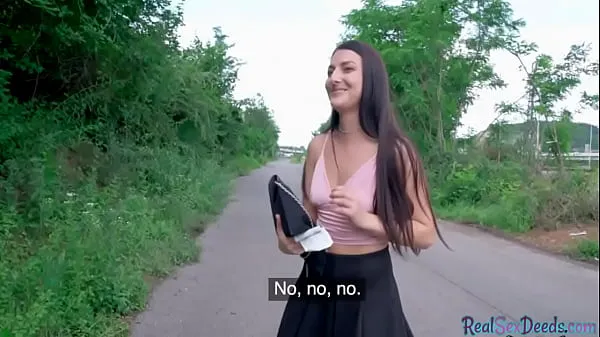 Oglądaj Euro babe gets laid in the park and gives head cały kanał