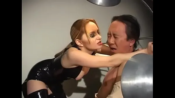 Oglejte si Asian man gets off on being restrained by dominatrix for belt fun skupaj Tube