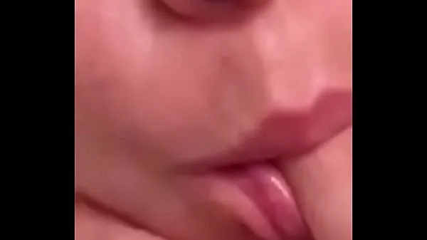 Titta på Jaidah Quinn sucking on her finger to preview her head skill with lips and tongue totalt Tube