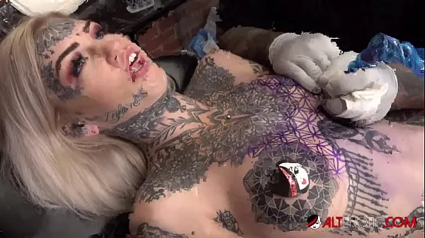 Assistir Sascha brinca com Amber Luke enquanto ela se tatua tubo total