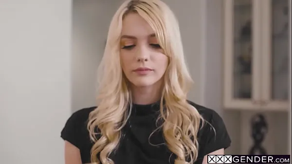 Regarder La transsexuelle en chaleur Natalie Mars a baisé durement son assistante blonde Kenna James dans la chatte serréeTube au total