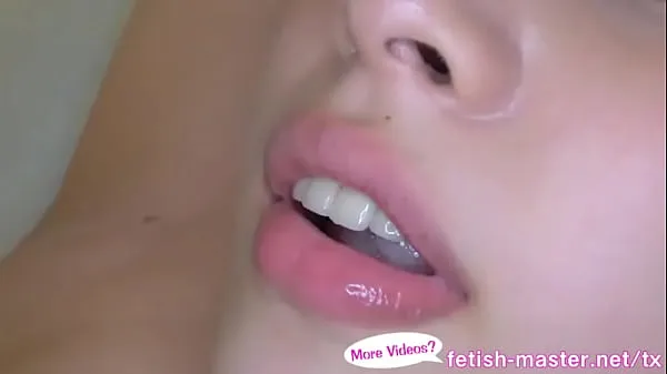 观看Japanese Asian Tongue Spit Fetish总管