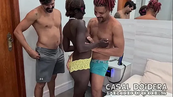 Assistir Primeira vez no porno da mulata magrinha Rubi acabou dando ate o cu nessa putaria a tres tubo total