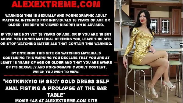 Oglejte si Hotkinkyjo in sexy gold dress self anal fisting & prolapse at the bar table skupaj Tube