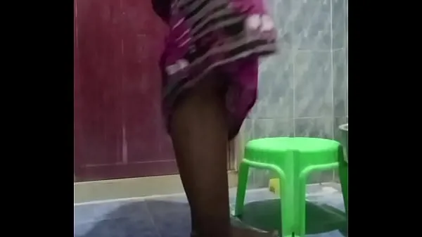 Ver Indian aunty bathing tubo total