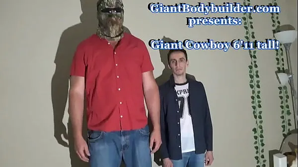 Přehrát celkem The Giant Cow boy, 6'11" tall beefy Cowboy dominate, lift & fuck his boyfriend Tube