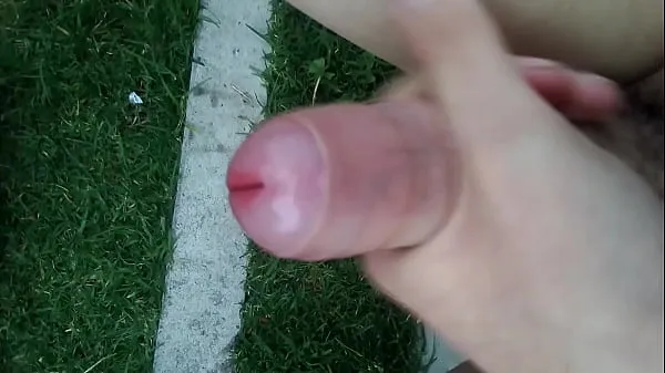 Se Masturbation in a park during the day totalt Tube