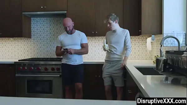 Pozrieť celkom Young gay boy is in love with his step daddy Tube