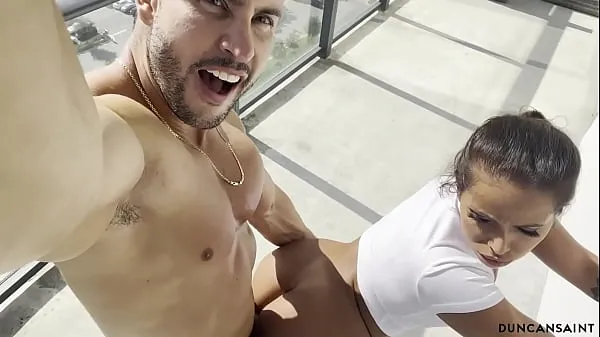 شاهد Ripped stud fucks babe hard on the balcony إجمالي الأنبوبة