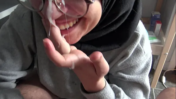 A Muslim girl is disturbed when she sees her teachers big French cock कुल ट्यूब देखें