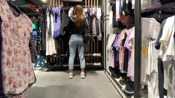 Ver Trabajó La Compra Justo En El Vestuario Del Centro Comercial tubo total