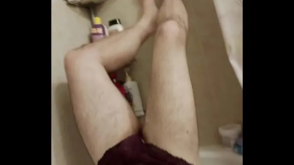 Přehrát celkem Piss play in shower Tube