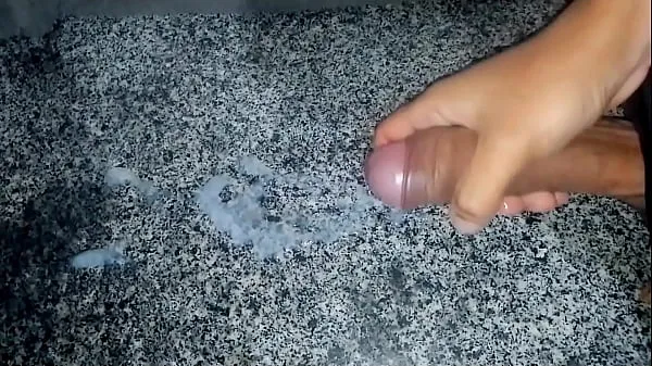 Se Young man filling the table with cum i alt Tube