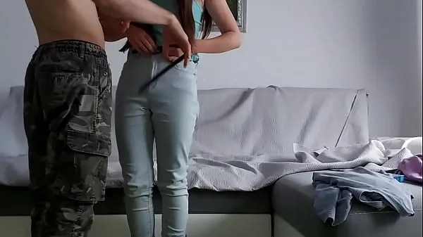 Oglądaj Amateur teen couple has passionate sex on the couch cały kanał